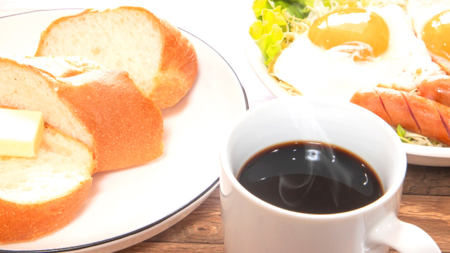 朝食を食べて内臓か働くことで体のスイッチを切り替える